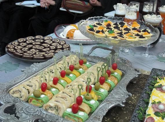 برگزاری دوره آموزشی سفره آرایی به مناسبت دهه فجر در همدان