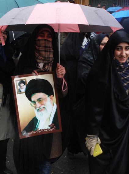   گزارش تصویری حضور  پرشوربانوان همدان در راهپیمایی 22 بهمن
