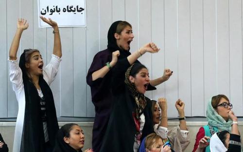 حضور زنان در فینال لیگ بسکتبال مردان (+عکس)