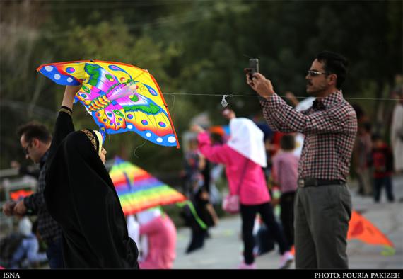 رقص بادبادکها در آسمان همدان