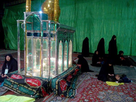 لحظه های عاشقی بانوان در سوگواری قافله سالار دشت کربلا