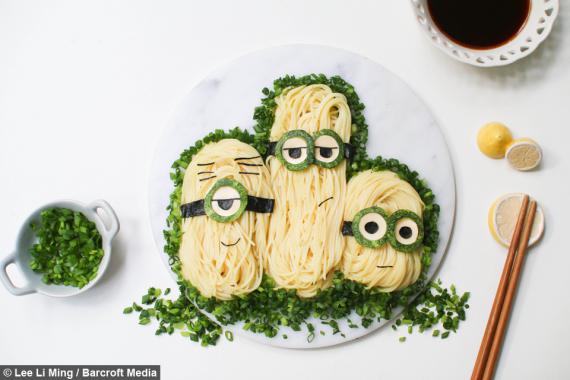 فداکاری یک مادر برای غذاخور کردن فرزندش+ تصاویر 