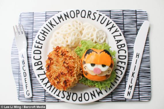 فداکاری یک مادر برای غذاخور کردن فرزندش+ تصاویر 