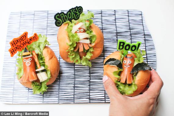 فداکاری یک مادر برای غذاخور کردن فرزندش+ تصاویر 