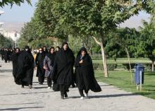 همایش پیاده روی خواهران بسیجی در همدان برگزار شد 