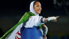 مسابقات جهانی تکواندو,کیمیا علیزاده,پرچم دار,فدراسیون جهانی تکواندو,shabnamha.ir,شبنم همدان,afkl ih,شبنم ها