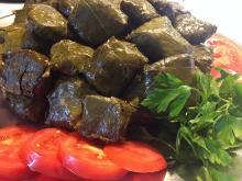 دلمه برگ مو,دلمه,دلمه برگ مو و قارچ,غذای ایرانی,shabnamha.ir,شبنم همدان,afkl ih,شبنم ها; 